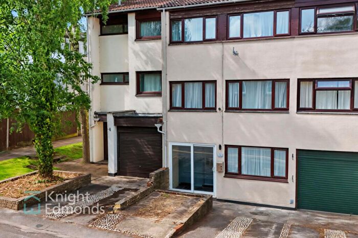 5 Bedroom Town House For Sale In Birnam Square, Maidstone, ME16