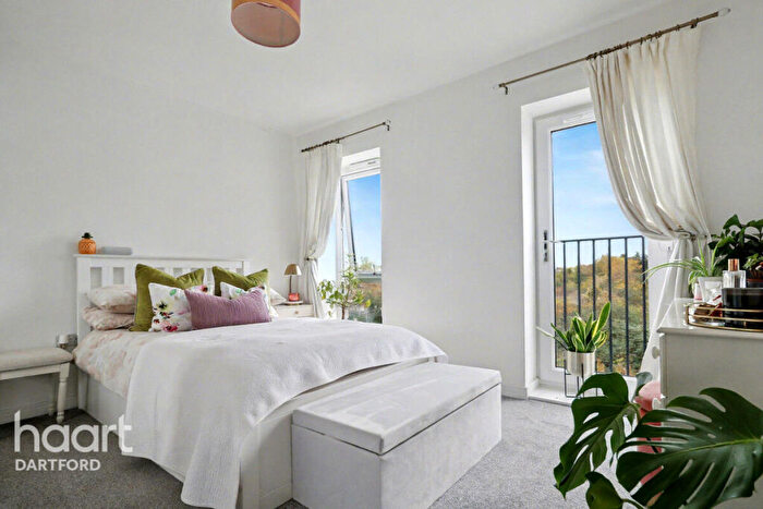 2 Bedroom Flat To Rent In Cresswell Road, Swanscombe, DA10