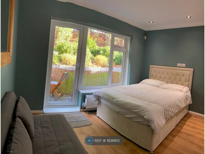 Studio To Rent In Woodbury Close, Christchurch, BH23