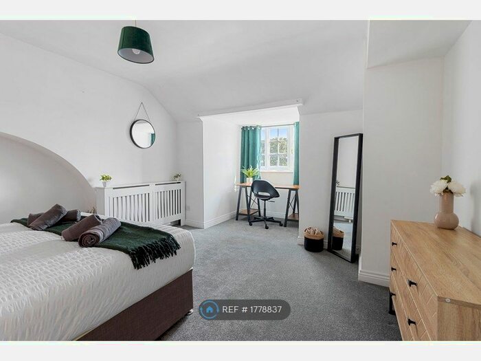 2 Bedroom Flat To Rent In Fore St, Exeter, EX1