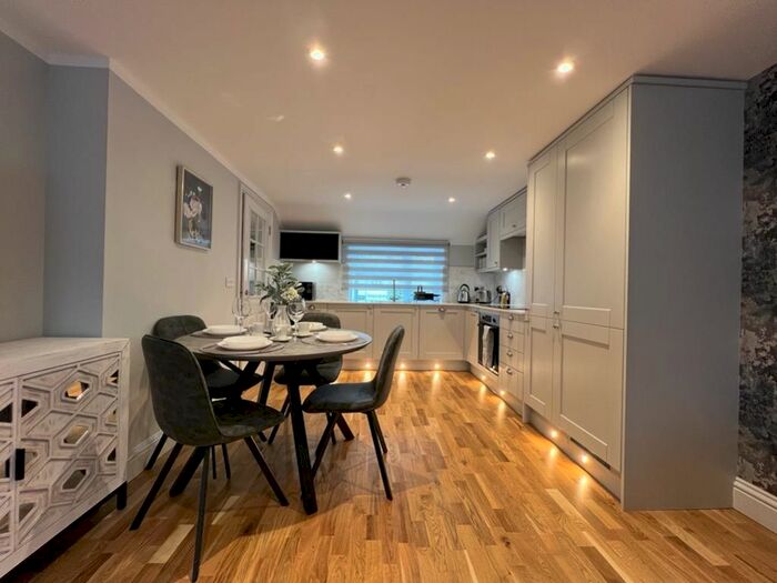 3 Bedroom Flat To Rent In Grundy Crescent, Kennington, Oxford, Oxfordshire, OX1