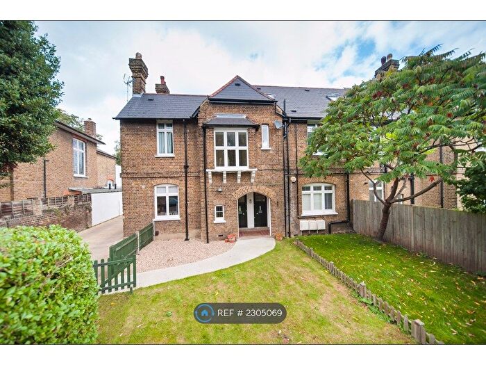 1 Bedroom Flat To Rent In Tooting Bec, London, SW17