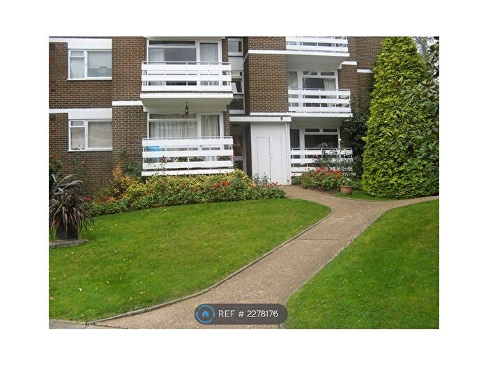 2 Bedroom Flat To Rent In Mountcombe Close, Surbiton, KT6