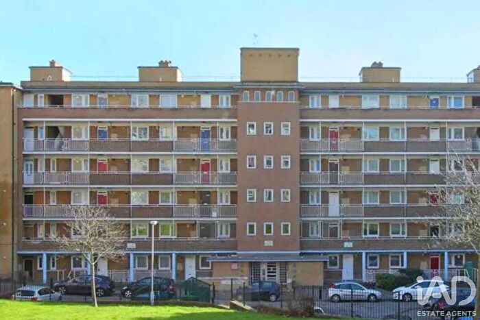 2 Bedroom Flat For Sale In High Trees, London, SW2