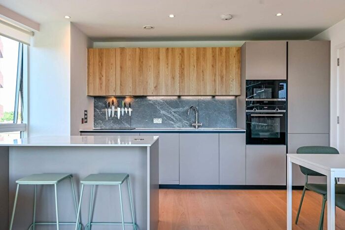 2 Bedroom Flat To Rent In Penn Street, Hoxton, London, N1