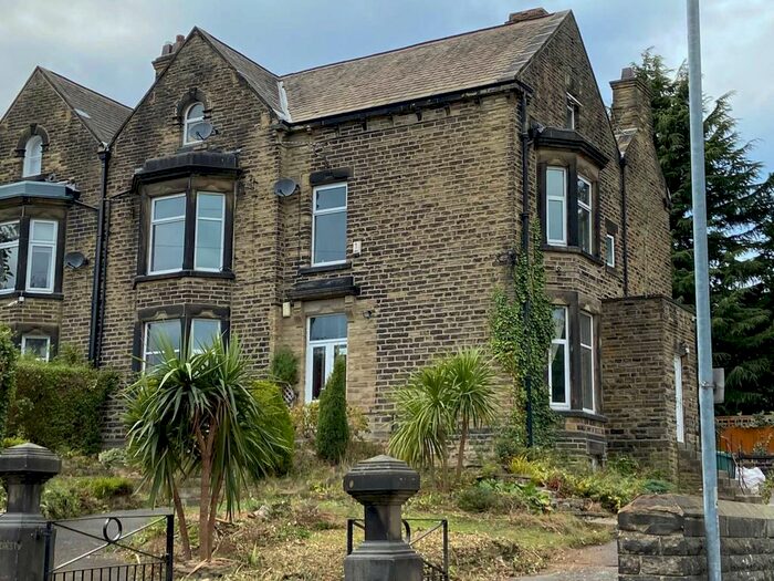 3 Bedroom Flat To Rent In Hill Crest Road, Dewsbury, WF12