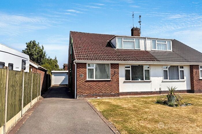 3 Bedroom Semi Detached Bungalow For Sale In Villa Close, Bulkington, CV12