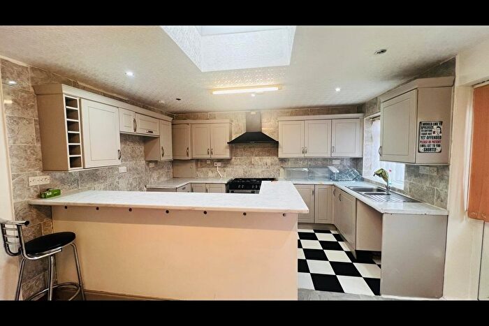 6 Bedroom Detached House To Rent In Dunsmore Road, Luton, LU1