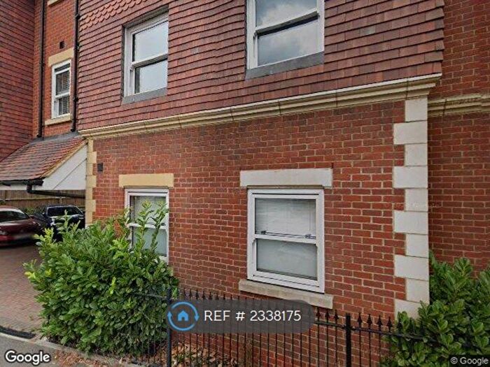 2 Bedroom Flat To Rent In Manor Grove, Tonbridge, TN10