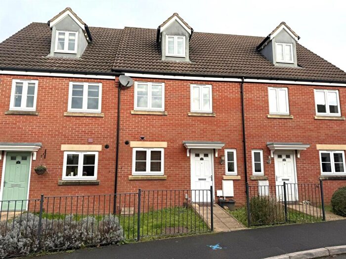 3 Bedroom Town House For Sale In Coppice Close, Chippenham, SN15