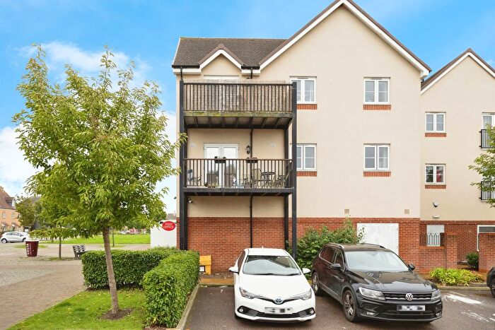 2 Bedroom Flat For Sale In Ryeland Way, Kingsnorth, Ashford, TN25