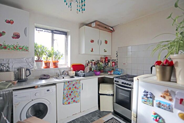 2 Bedroom Flat To Rent In Greenslade Road, Barking, London, IG11