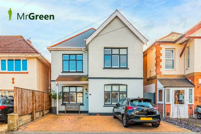 4 Bedroom Detached House To Rent In Irving Road, BH6