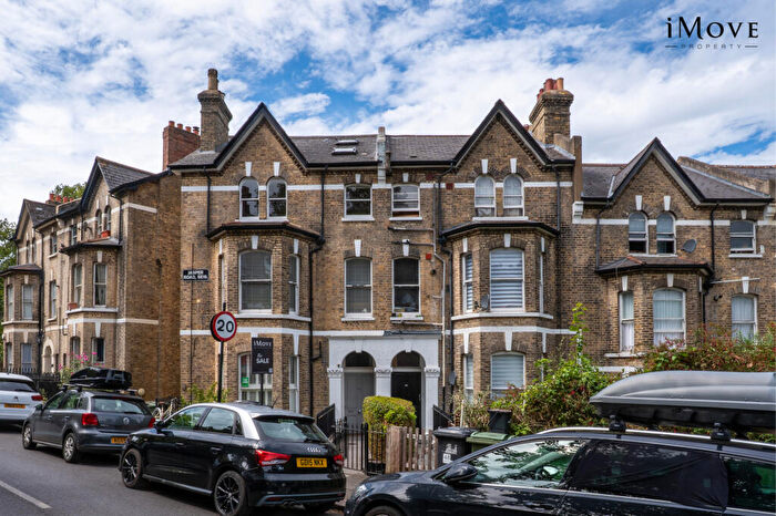 3 Bedroom Apartment For Sale In Jasper Road, London, SE19