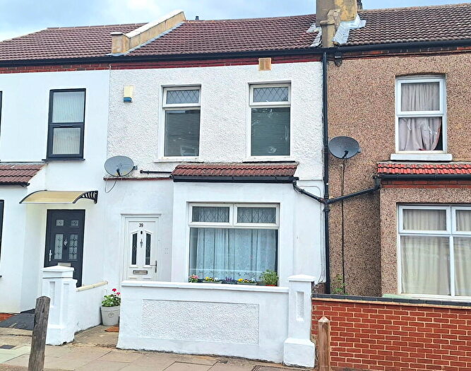 2 Bedroom Terraced House For Sale In Kings Highway, London, SE18