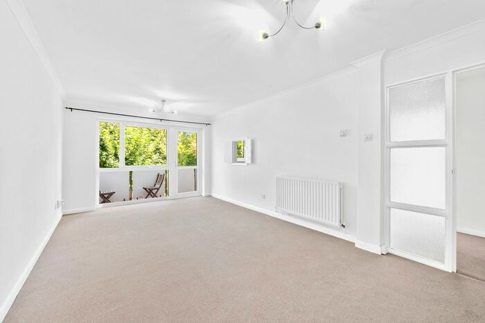 2 Bedroom Flat To Rent In Clifton Road, London, SW19