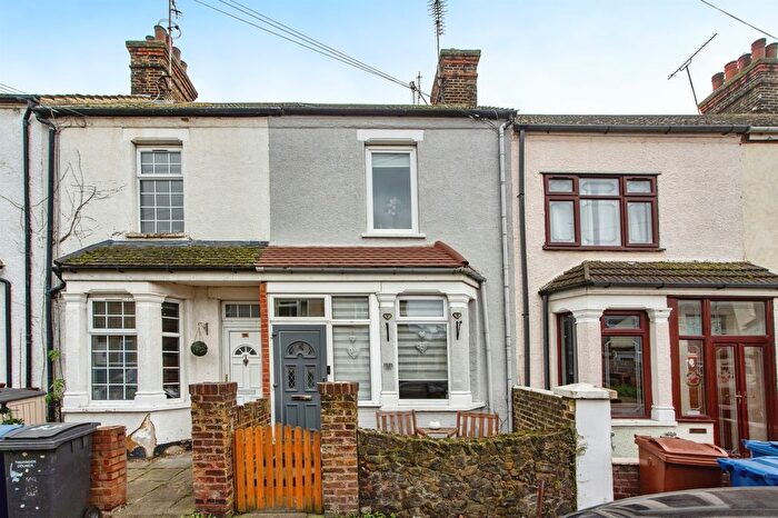 3 Bedroom Terraced House For Sale In Oak Road, Grays, RM17