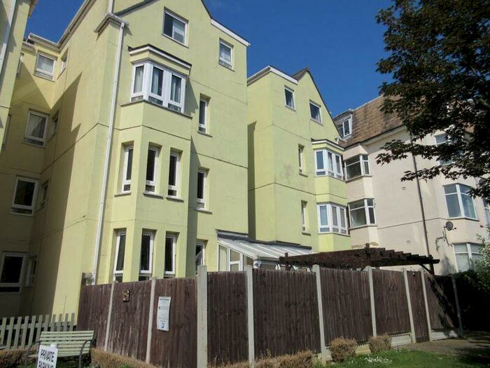 2 Bedroom Ground Flat To Rent In Station Road, Westcliff-On-Sea, SS0