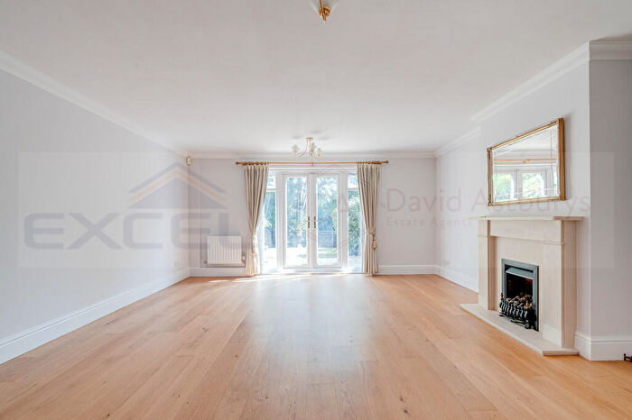 3 Bedroom Terraced House To Rent In Greenfield Drive, East Finchley, London, N2
