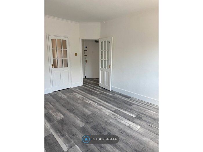 3 Bedroom Flat To Rent In Pampisford Road, South Croydon, CR2