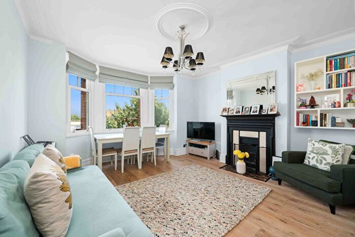 2 Bedroom Flat For Sale In Askew Road, London, W12
