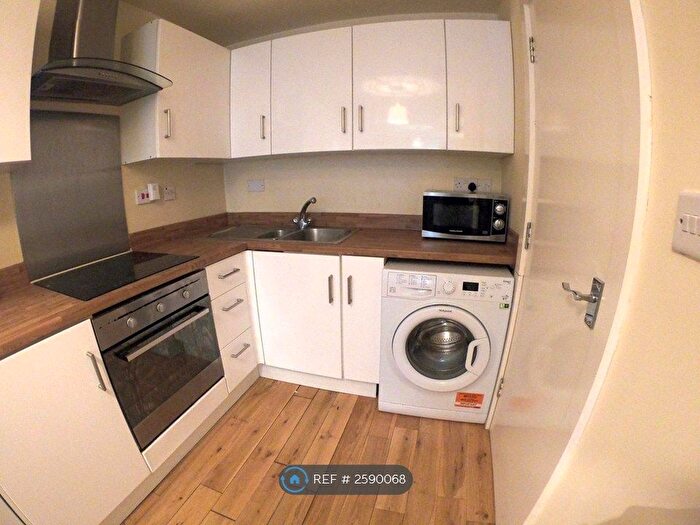 3 Bedroom Flat To Rent In Hornsey Road, London, N7
