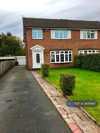 4 Bedroom Semi-Detached House To Rent In High Ash Drive, Leeds, LS17
