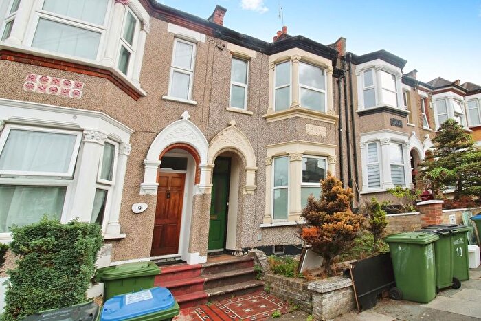 3 Bedroom Terraced House For Sale In Bostall Lane, Abbey Wood, SE2