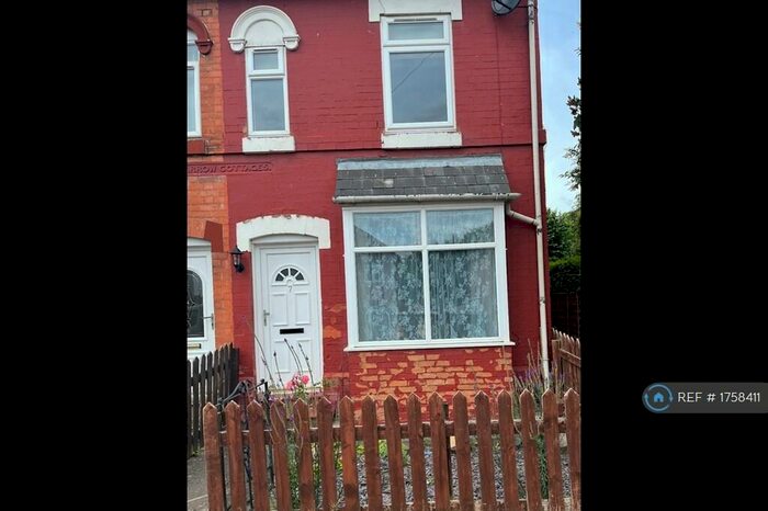 3 Bedroom Semi-Detached House To Rent In Arrow Road South, Redditch, B98