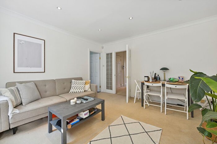 3 Bedroom Flat For Sale In Cornwall Gardens, South Kensington, SW7
