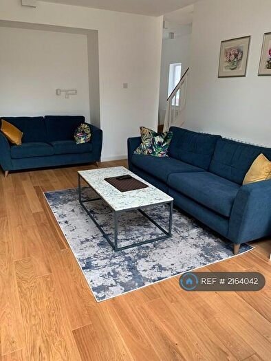 4 Bedroom Semi-Detached House To Rent In London, London, SE9