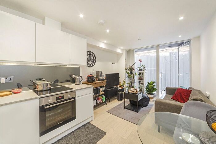 2 Bedroom Flat To Rent In Apex Court, Grange Walk, SE1