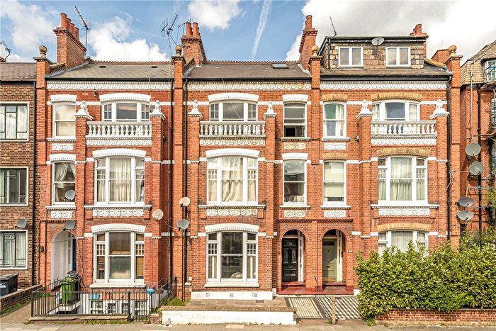 3 Bedroom Maisonette To Rent In New Kings Road, London, Fulham, SW6