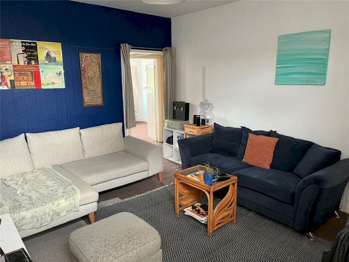 2 Bedroom Apartment To Rent In Downham Way, Bromley, Kent, BR1