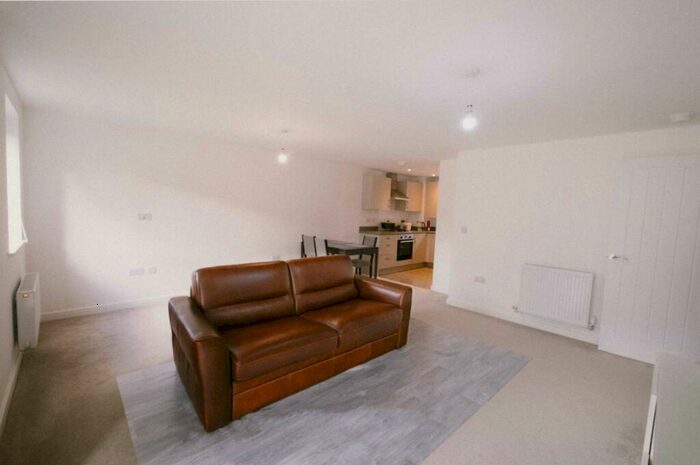 2 Bedroom Flat To Rent In Shirley, Solihull, Birmingham, B90