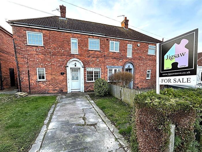 3 Bedroom Semi-Detached House For Sale In South Duffield Road, Osgodby, Selby, YO8