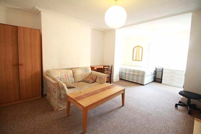 1 Bedroom Apartment To Rent In Thanes Villa, Finsbury Park, London, N7