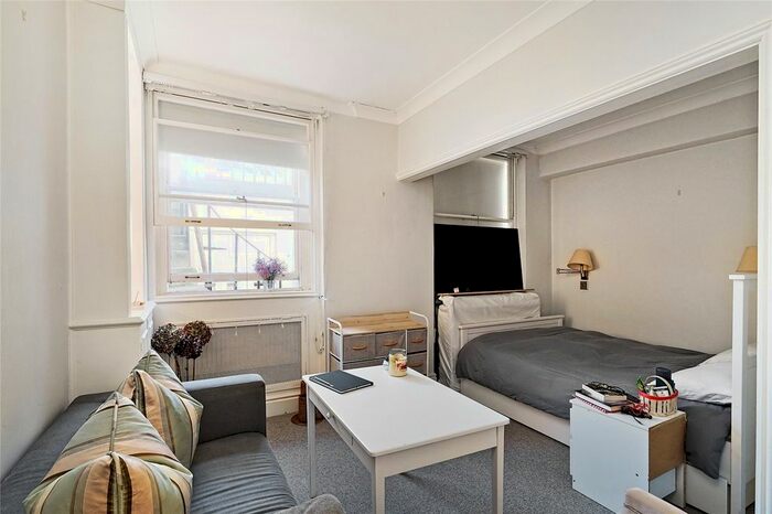 Studio To Rent In Cadogan Place, Knightsbridge, London SW1X