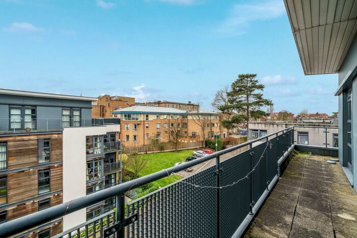 2 Bedroom Flat To Rent In Scott Avenue, London, SW15