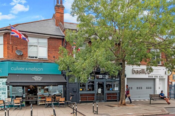 3 Bedroom Flat To Rent In Upper Richmond Road West, East Sheen, SW14