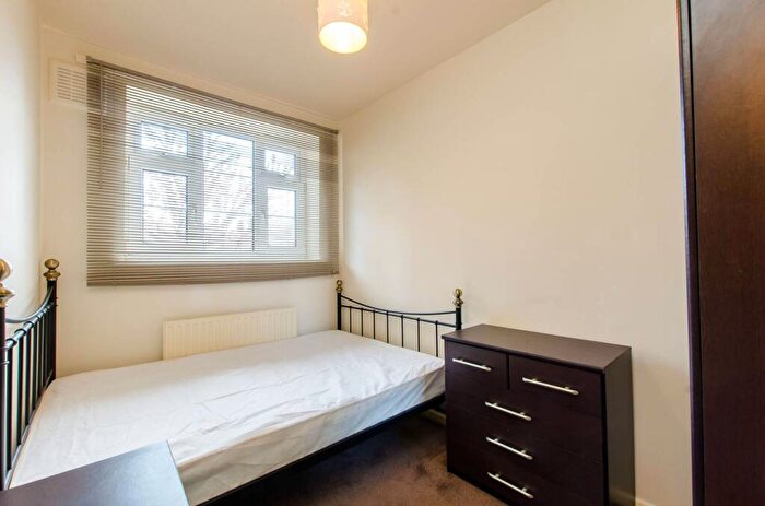 2 Bedroom Flat To Rent In Wolsey Street, Whitechapel, London, E1