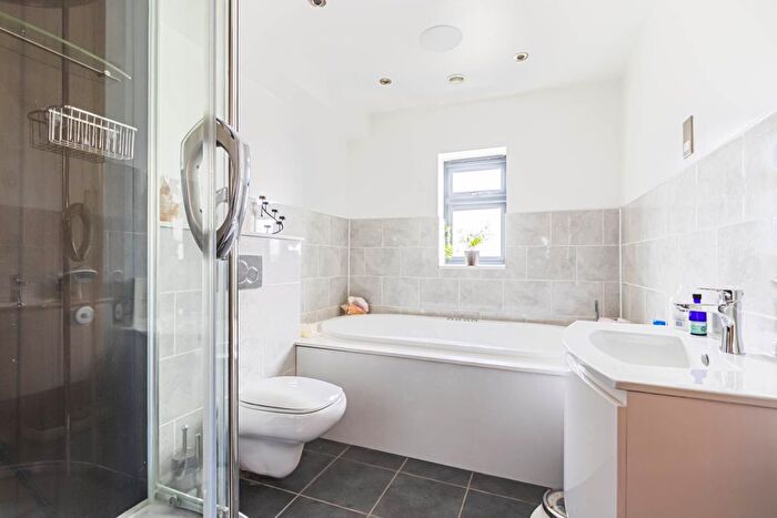 6 Bedroom Detached House To Rent In The Hermitage, London Road, Hemel Hempstead, Hertfordshire, HP1