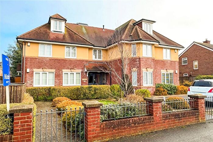 2 Bedroom Flat For Sale In Mount Avenue, New Milton, Hampshire, BH25