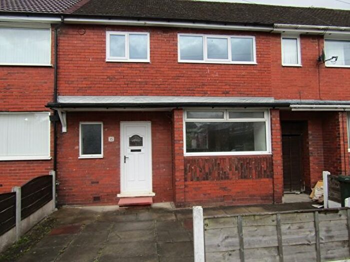 3 Bedroom Terraced House To Rent In For Rent York Road East, Middleton, Manchester., M24