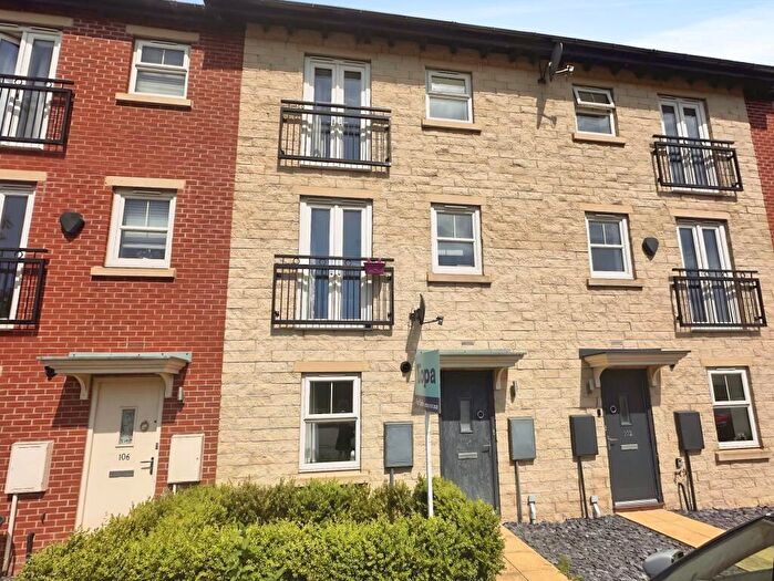 2 Bedroom Terraced House For Sale In Holts Crest Way, Leeds, LS12