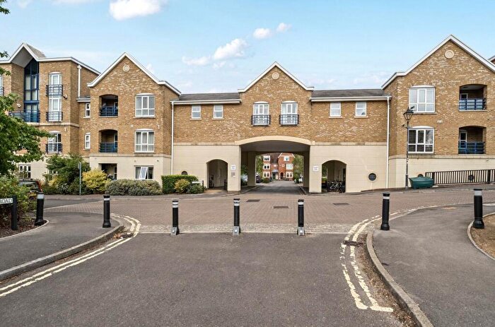 3 Bedroom Flat To Rent In Complins Close, Oxford, OX2