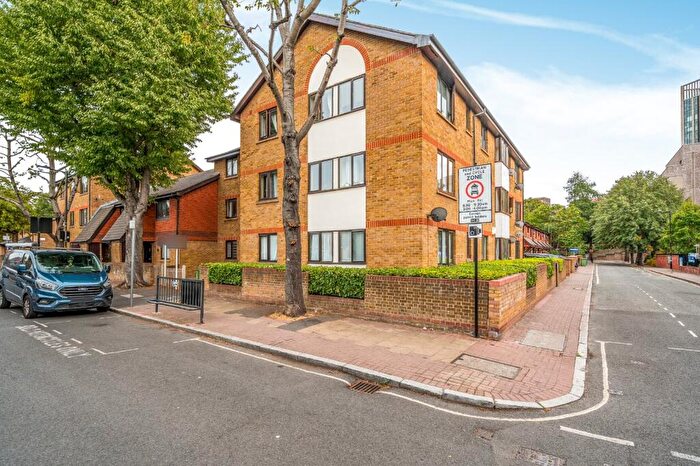 2 Bedroom Flat For Sale In Albion Street, London, SE16