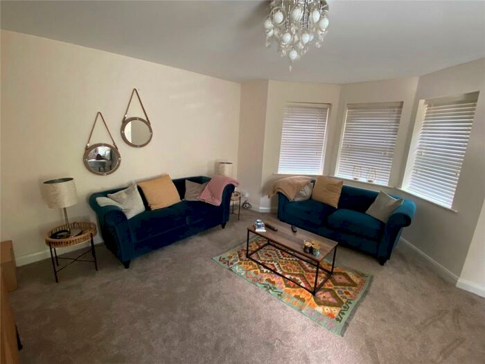 4 Bedroom House To Rent In Clifton Avenue, Manchester, M14