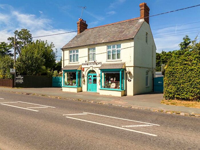 5 Bedroom Detached House For Sale In Oxford Road, Stone, Aylesbury, HP17