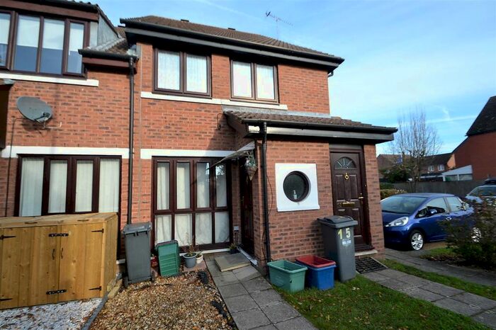 1 Bedroom Maisonette To Rent In Padbury Close, Bedfont, Feltham, TW14